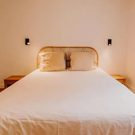 Sous Le Saule, Entre Et Ocean